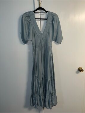 Storia Pale Blue V-Neck Maxi Dress with Puff Sleeves